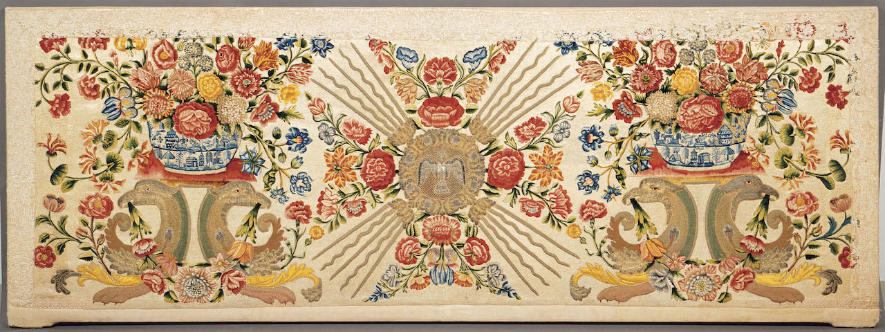 Dove of the Holy Spirit altar frontal (about 1700), embroidery with silk, wool, and gold and silk metallic threads, trimmed with needle lace (Collection de Monastère des Ursulines de Québec, Patrick Altman, MNBAQ, courtesy Museum of Fine Arts, Boston)