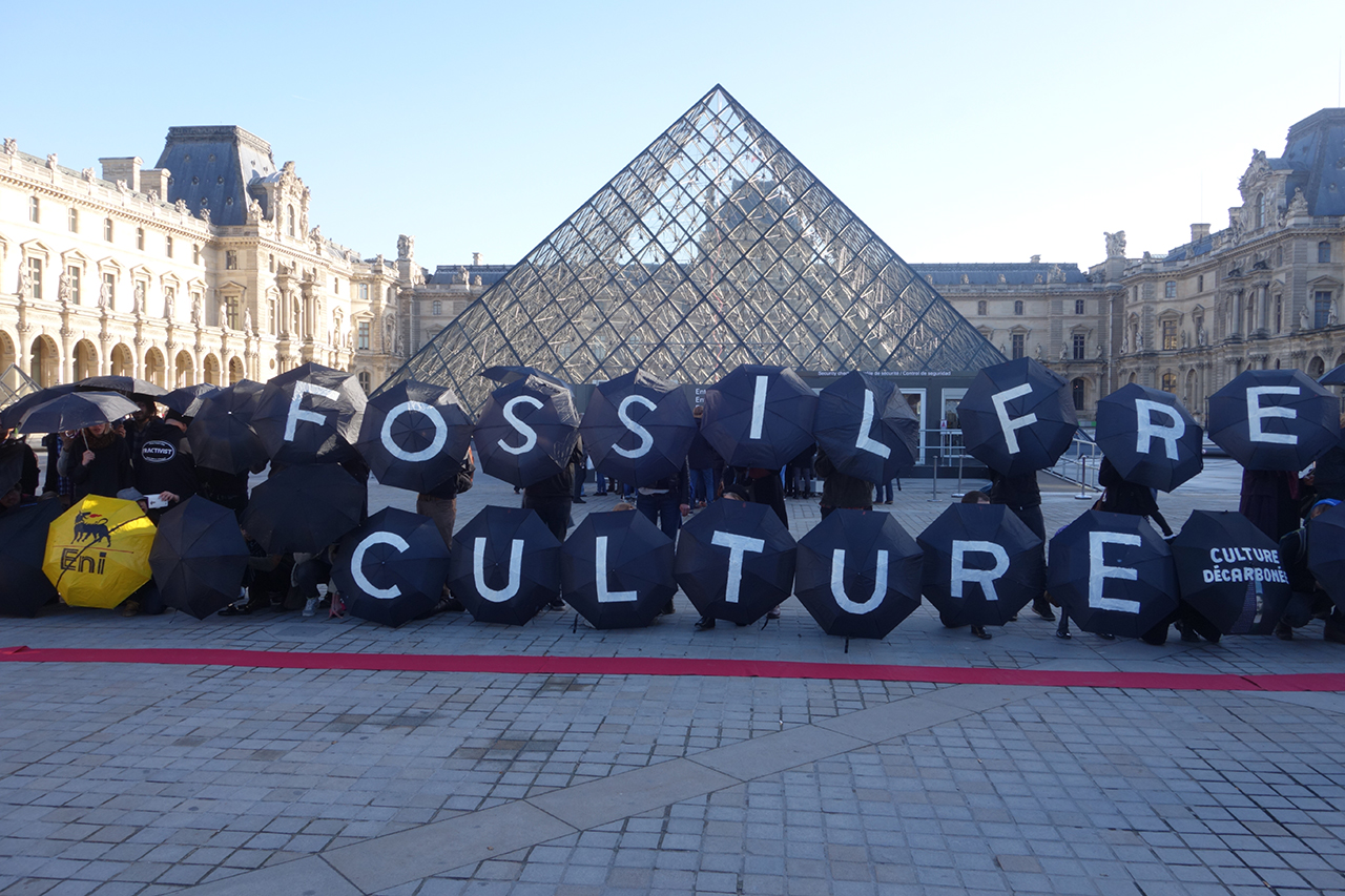 Activists in formation outside the Louvre today (all photos by the author for Hyperallergic unless otherwise noted)