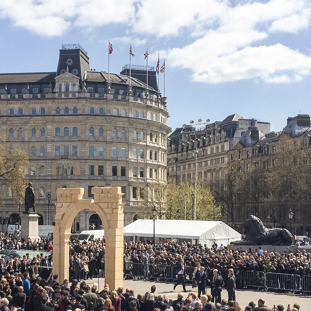 The reconstructed Arch of Palmyra in Trafalgar Square (photo via @mralexmorrison/Instagram)