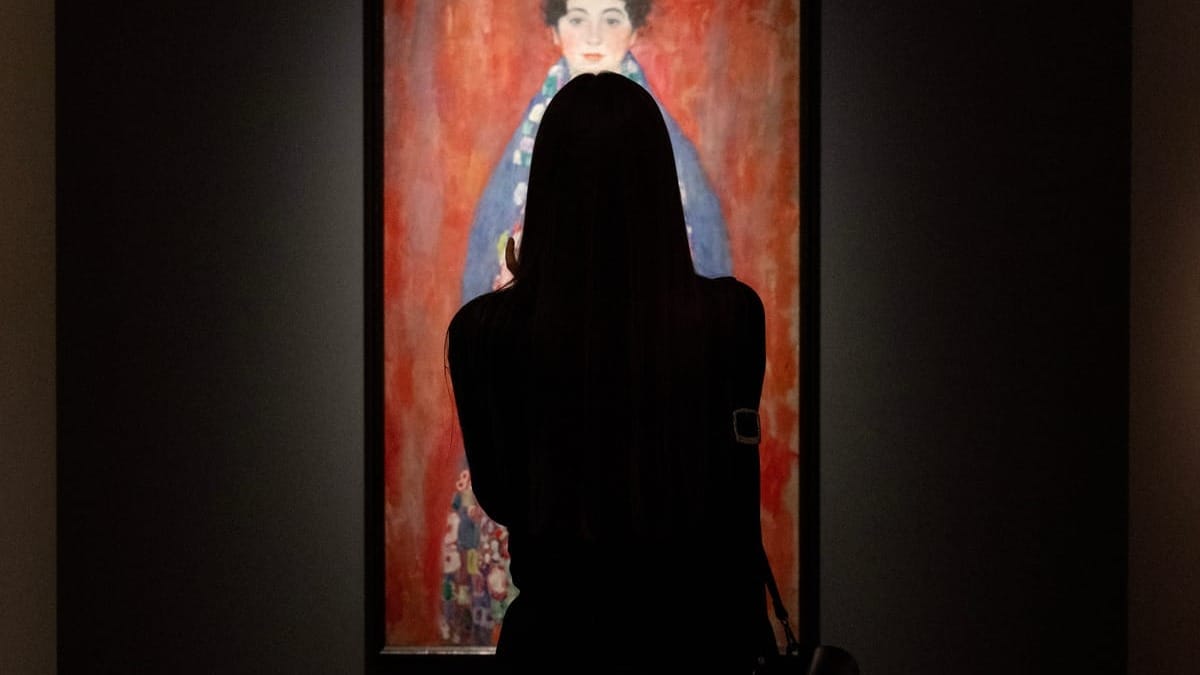 Woman With Her Back to the Viewer in Gallery Photos Speaks Out
