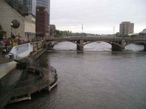 Grand Rapids' Grand River and bridge