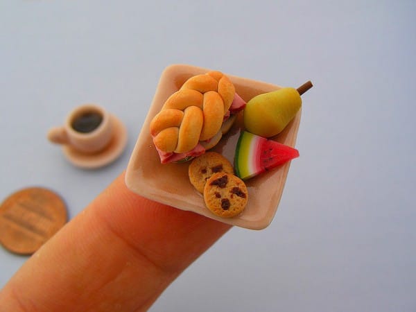 Shay Aaron's tiny meals are perfect for food lovers watching their figure. Image via Colossal.