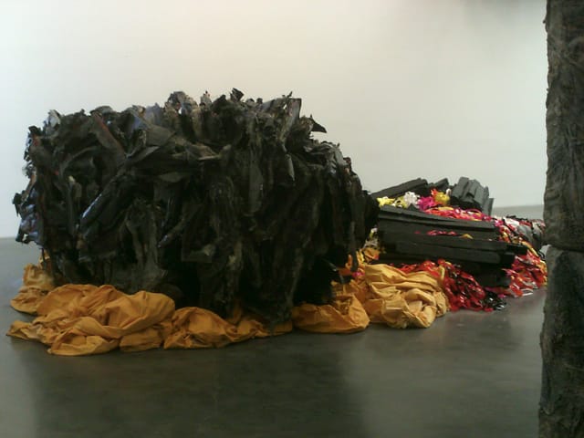 Phyllida Barlow, "siege," installation view