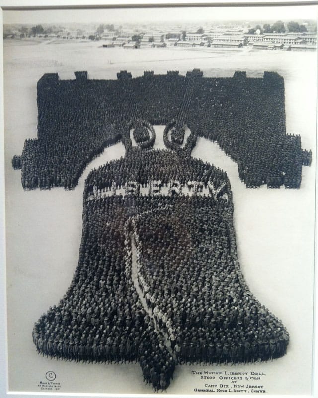 Arthur Mole and John D. Thomas, "The Human Liberty Bell" (1918)
