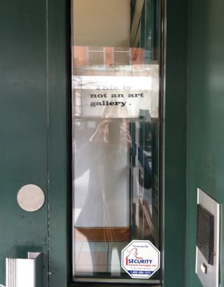 Selfie in the window of a Chelsea non-art gallery (all photos by the author for Hyperallergic unless otherwise noted)