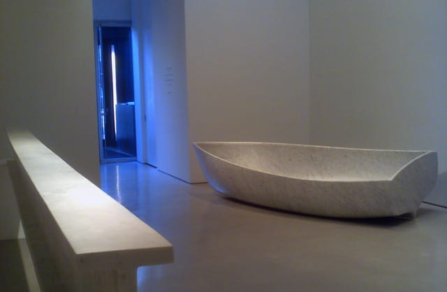 Fabio Viale, installation view, left: "Flat Line" (2006), white marble, 606 x 41 x 22 cm. (left); right: "Ahgalla III" (2008), white marble. (All photos by the author for Hyperallergic)