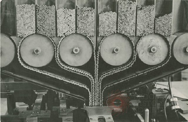 Unknown photographer, Automatic Packing of Colored Pencils (unofficial title) (1950)