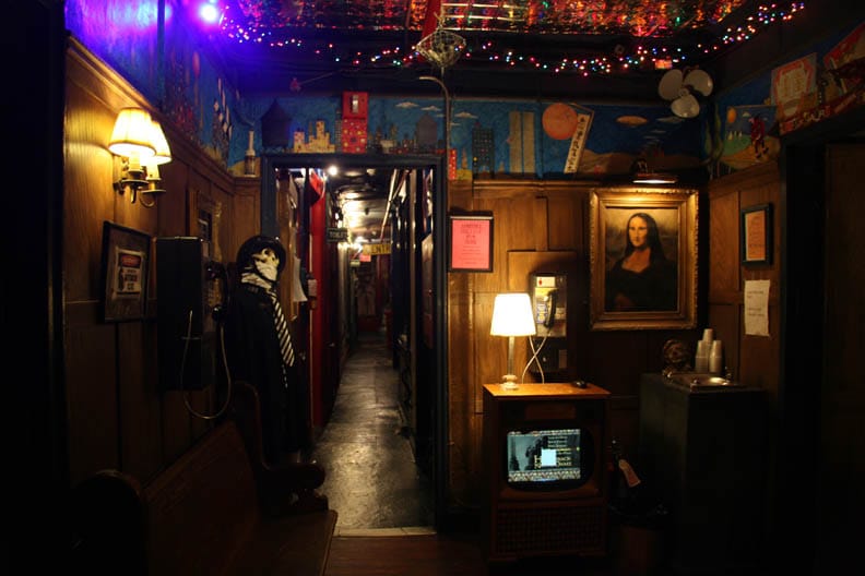 The check-in at the Carlton Arms Hotel (All photos by the author for Hyperallergic except where indicated)