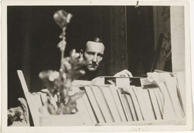 Allen Ginsberg, "William Burroughs" (1953), gelatin silver print, 4 x 6 in. (courtesy Howard Greenberg Gallery, New York; © 2012 Allen Ginsberg LLC, all rights reserved)