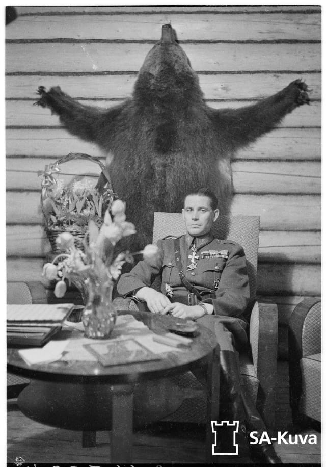 Major General Fagernäs posed in front of a bear skin.