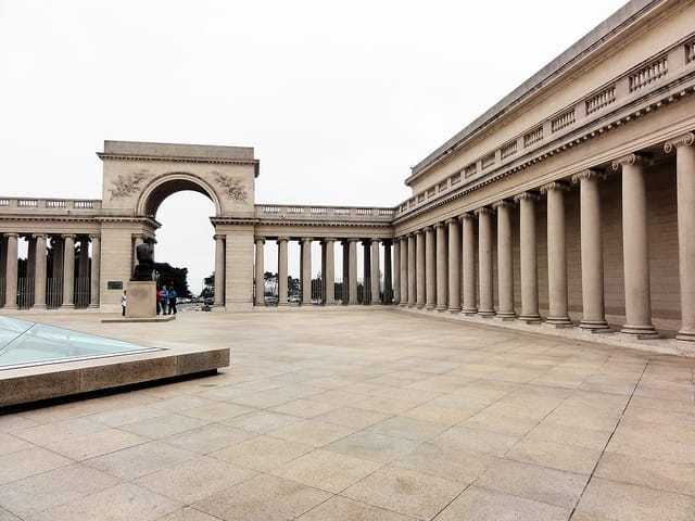 The Legion of Honor, the second museum that comprises the Fine Arts Museums of San Francisco (image via Omar Omar's Flickrstream)
