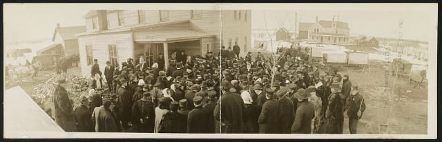 Daily increasing crowds at John Till's, Almena, Wis. Creator(s): Denison, H. H., copyright claimant Date Created/Published: c1909 Medium: 1 photographic print (postcard) Summary: Postcard shows a crowd gathered at the home of alternative healer John Till in Almena, Wisconsin.
