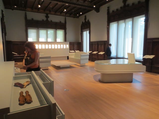 Barbara Bloom, As it were ... So to speak: A Museum Collection in Dialogue With Barbara Bloom, installation at The Jewish Museum, New York (2013) (all photographs by the author for Hyperallergic)