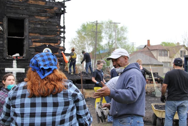 Tyree Guyton with volunteers at the site of the OJ House post-fire
