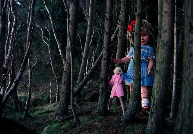 Tim Walker, "Lindsey Wixson and Giant Doll as ‘Babes in the Wood’ Eglingham Hall, Northumberland" (2011) (©Tim Walker, Dreamscapes at The Bowes Museum)