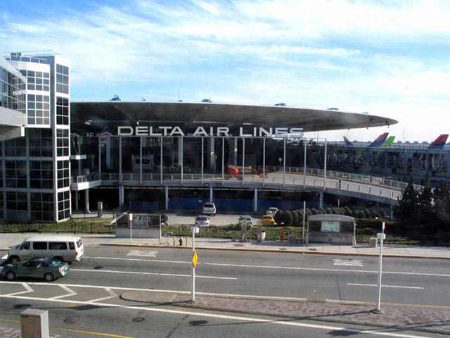 The Worldport Terminal at JFK (via bridgeandtunnelclub.com)