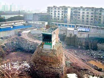 Photo of Ms. Wuping's nail house. Image via DanWei.org.