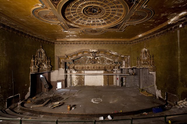 Hollywood Theatre in Manhattan