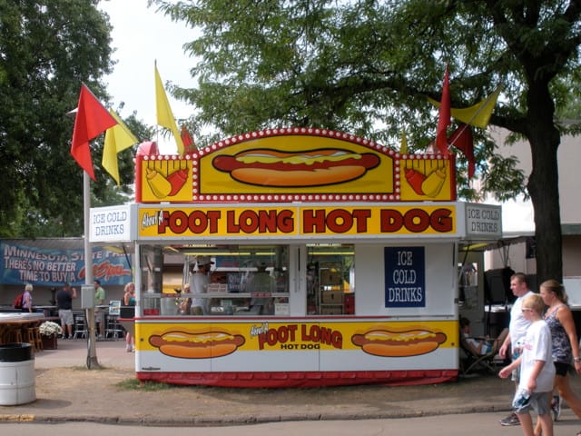 These foot-long hot dog stands are all around the Minnesota State Fair. (all photos by the author for Hyperallergic)