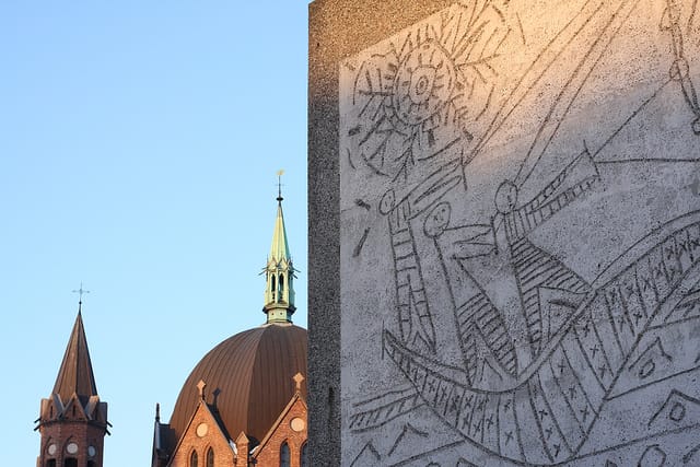 Detail of "The Fisherman" mural by Picasso and Carl Nesjar (photograph by Statsministerens kontor/Flickr user)