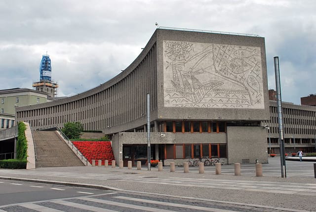 "The Fishermen" mural by Picasso and Carl Nesjar (photograph by Helge Høifødt, via Wikimedia)