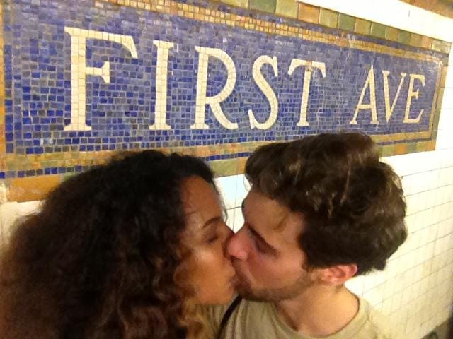 Selfies at every train stop (image via Gothamist)