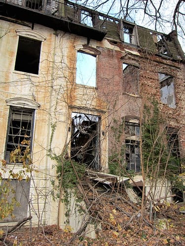 Admiral's Row (photograph by the author)