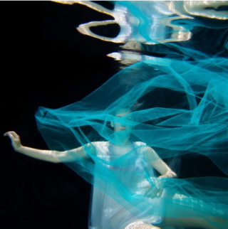Bernadette Leno underwater