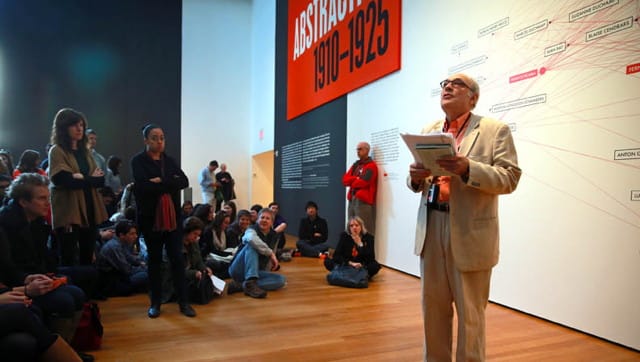 Charles Bernstein reading in front of the "Inventing Abstraction" exhibition
