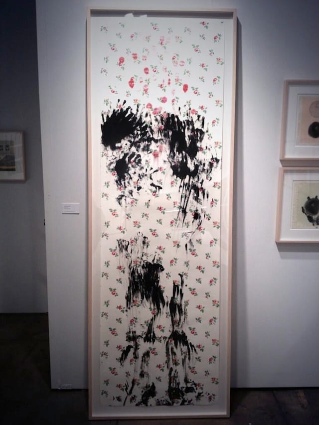 Laurel Nakadate, "Interior, II," (2012). Ink, lipstick on wallpaper. (all photographs by the author for Hyperallergic)