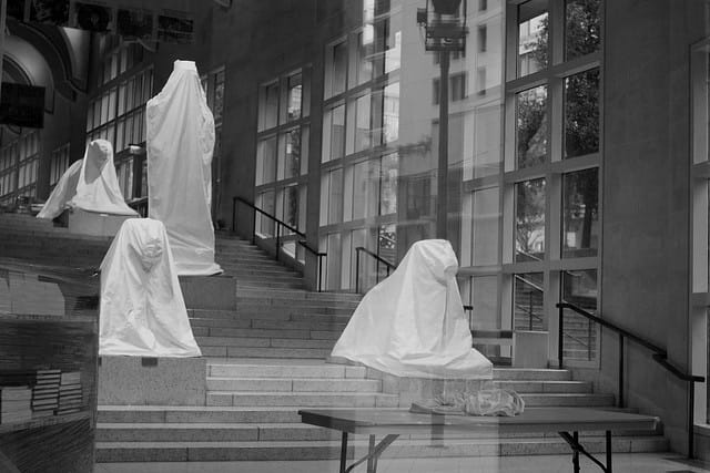 The art shrouded at the Seattle Art Museum during its closure for renovations (photograph by Chris Blakeley, Flickr user)