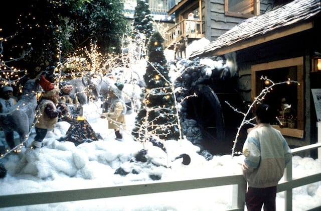 "Christmastime" from Michael Galinksy's project "Malls Across America"