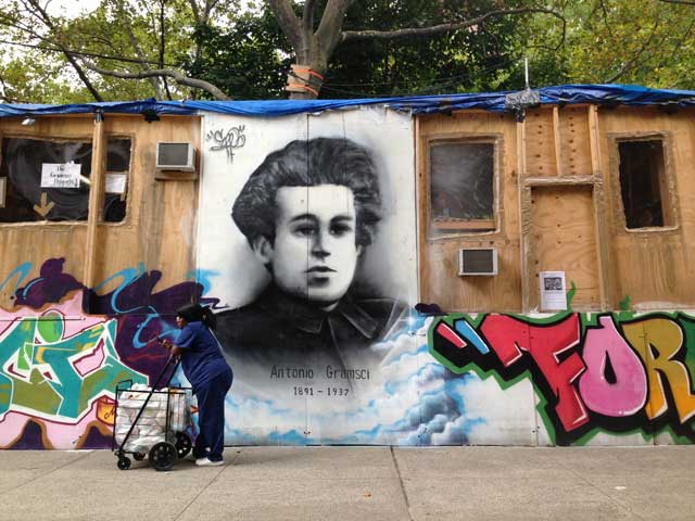 Thomas Hirschhorn, "Gramsci Monument" (2013) (photo by the author for Hyperallergic)