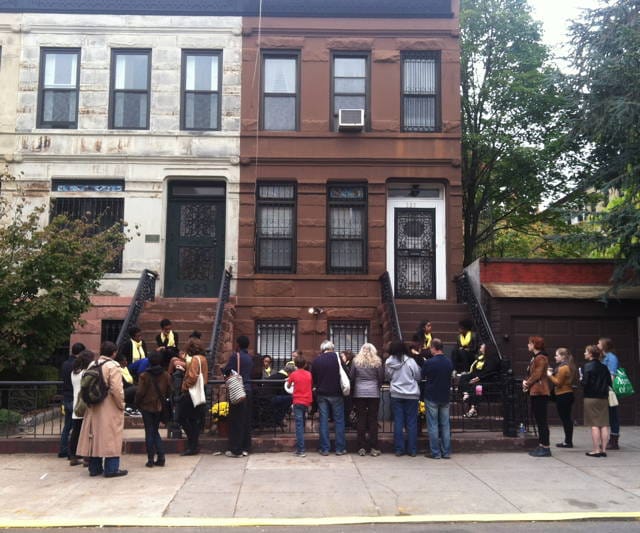 Suzanne Lacy, "Between the Door and the Street" (all photos by the author for Hyperallergic)