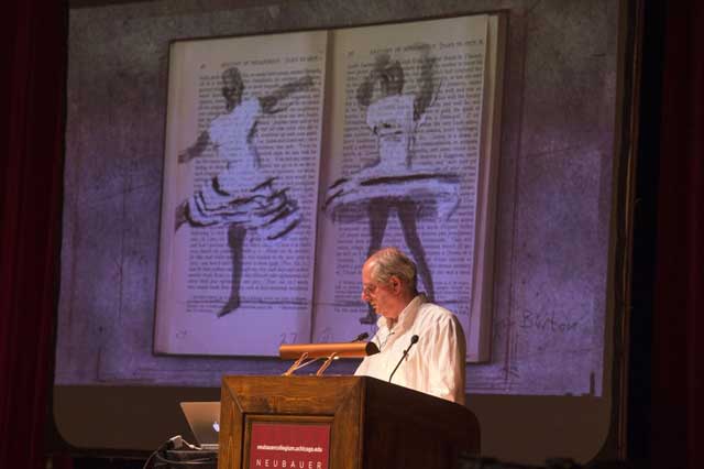 William Kentridge lecturing at the Neubauer Collegium (© The University of Chicago, photo by Rob Kozloff)