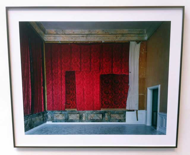 Robert Polidori, “Salle d’introduction aux galleries historiques. Aile du Nord. Versailles” (1985/2013), C-print, 50 x 60 in