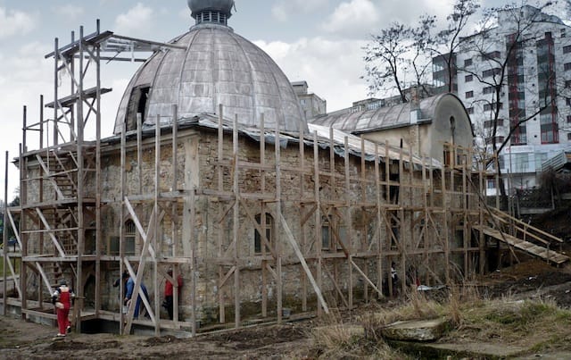 Country: Romania Site: Great Synagogue of Iasi Caption: Exterior view--work halted 2009 Image Date: March 18, 2009 Photographer: Fedrom (The Federation of Jewish Communities of Romania)/World Monuments Fund Provenance: 2014 Watch Nomination Original: from Sharefile