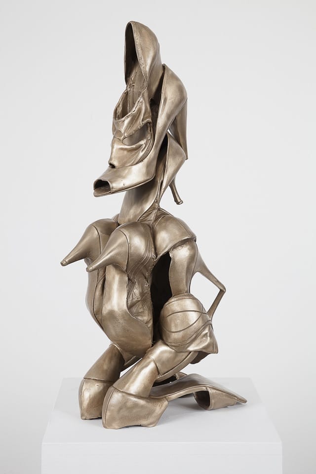 Willie Cole, "Shoonufu Female Figure" (2013), bronze with unique patina 25 x 9 1/2 x 13 in/63.5 x 24 x 33 cm, edition of 7 (photo: Joerg Lohse)