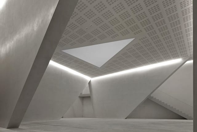 The 225 seat auditorium ‘Teatrino’ by architect Tadao Ando has just opened in Venice, Italy. (via Design Boom)