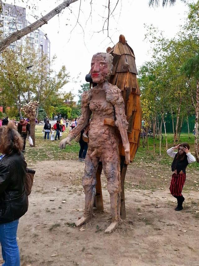 Thordis Adalsteinsdottir's "Bear Eats Man" (2013) before the fence was constructed around it (photo by Susan Richards, via susanrichardsartist.blogspot.com)