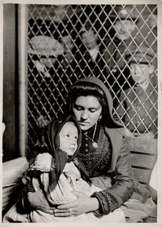 Lewis Hine, "Italian Madonna, Ellis Island (1905), transfer from Photo League Lewis Hine Memorial Committee, ex-collection of Corydon Hine (© George Eastman House Collection)