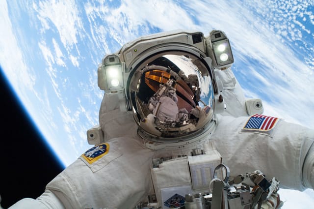 Astronaut Mike Hopkins took a space selfie on Christmas Eve. (image via NASA)