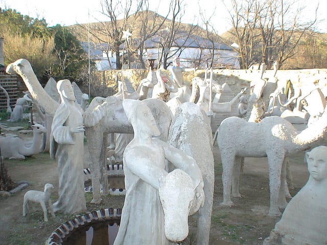 Pilgrims at the Owl House (photograph by Pedro Buccellato/Flickr user)