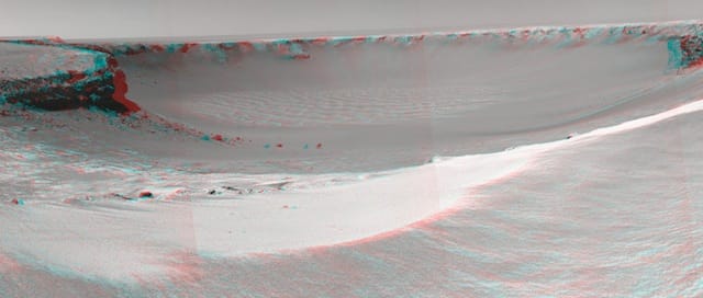 Victoria Crater viewed by Mars Rover Opportunity (via Navigation Camera, NASA/JPL-Caltech)