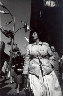 Harry Callahan, “Chicago” (1961) (© The Estate of Harry Callahan, via pacemacgill.com)