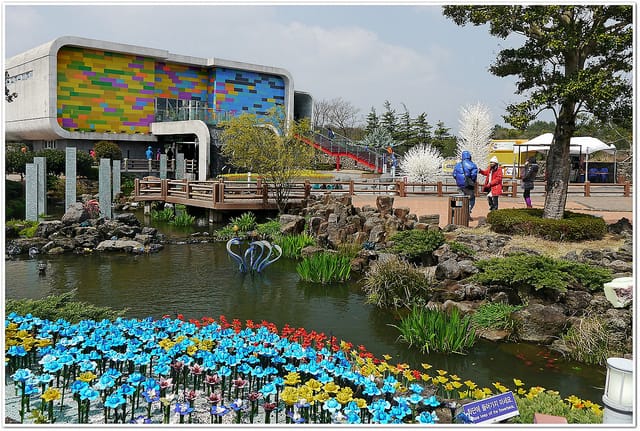 The Jeju Glass Museum (photo by Flickr user fmpgoh)