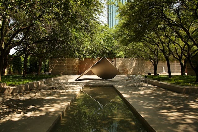 Dallas Museum of Art Dallas, TX Photograph © Alan Ward, 2013, courtesy The Cultural Landscape Foundation.