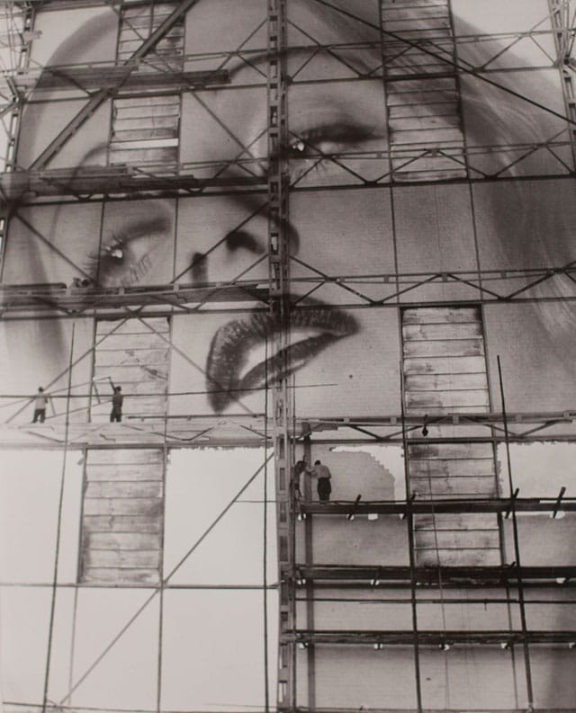 Heinz Hajek-Halke, "Erotik ganz groß! (Erotic—In a Big Way!)" (1928–32), gelatin silver print (Collection of David Raymond) (© Michael Ruetz, Heinz Hajek – Halke Archiv / courtesy Johanna Breede PHOTOKUNST)