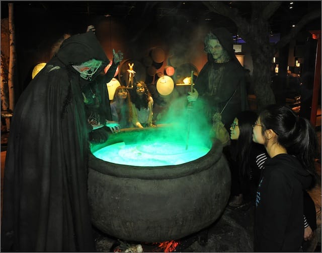 The witches of "Macbeth" in "The Power of Poison" exhibition at the American Museum of Natural History (©AMNH/R. Mickens)