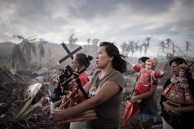 Phillipe Lopez's photograph of Philippines typhoon survivors (courtesy AFP, World Press Photo)